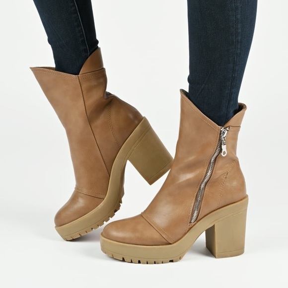 Journee collections Women's Tan Ankle Boots - Picture 4 of 9